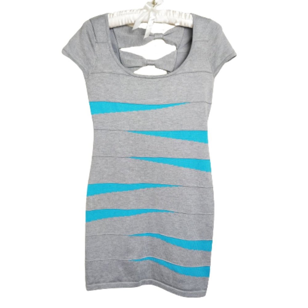 Super cute fitted dress - turquoise accents + bows